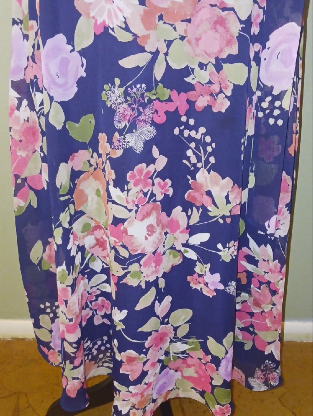 Elle Navy Floral V-Neck Flutter Sleeve Midi Dress - Picture 5 of 7